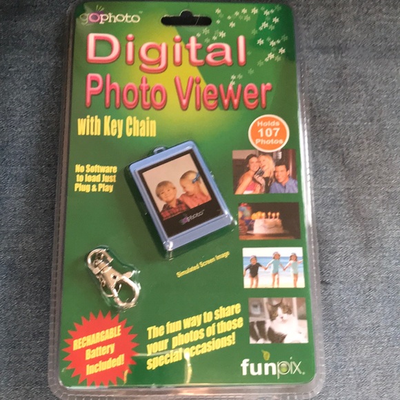 Gophoto / Funpix Other - Digital Photo Key Chain